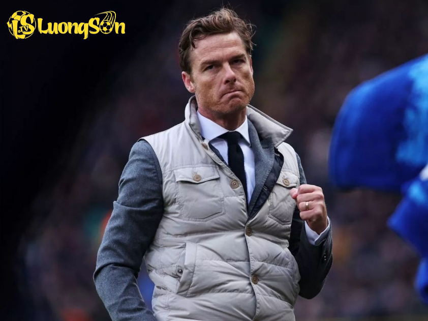 HLV Scott Parker cùng Burnley